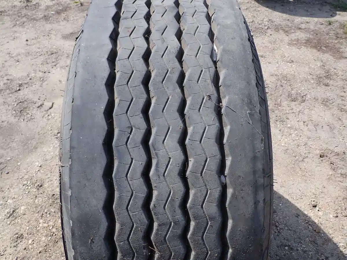 Gallery image 2 for Used Michelin 425/65R22.5 Super Single Tires & Rims