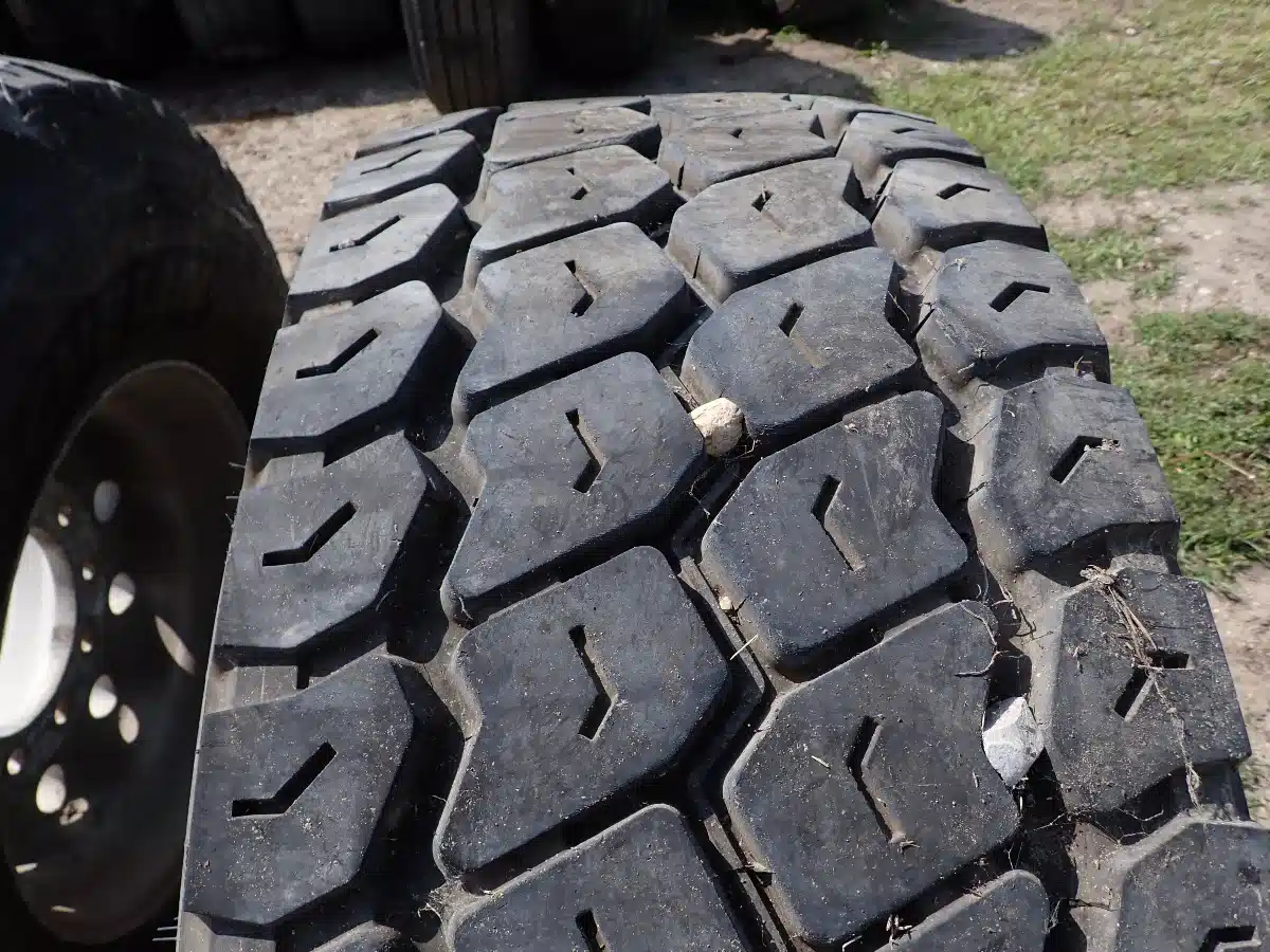 Gallery image 2 for Used Michelin 425/65R22.5 Super Singles Tires & Rims