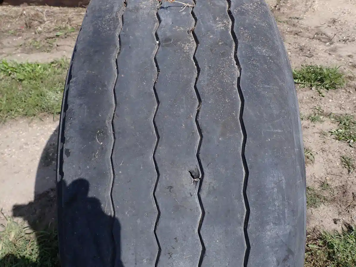 Gallery image 2 for Used Michelin 425/65R22.5 Super Single Tires & Rims