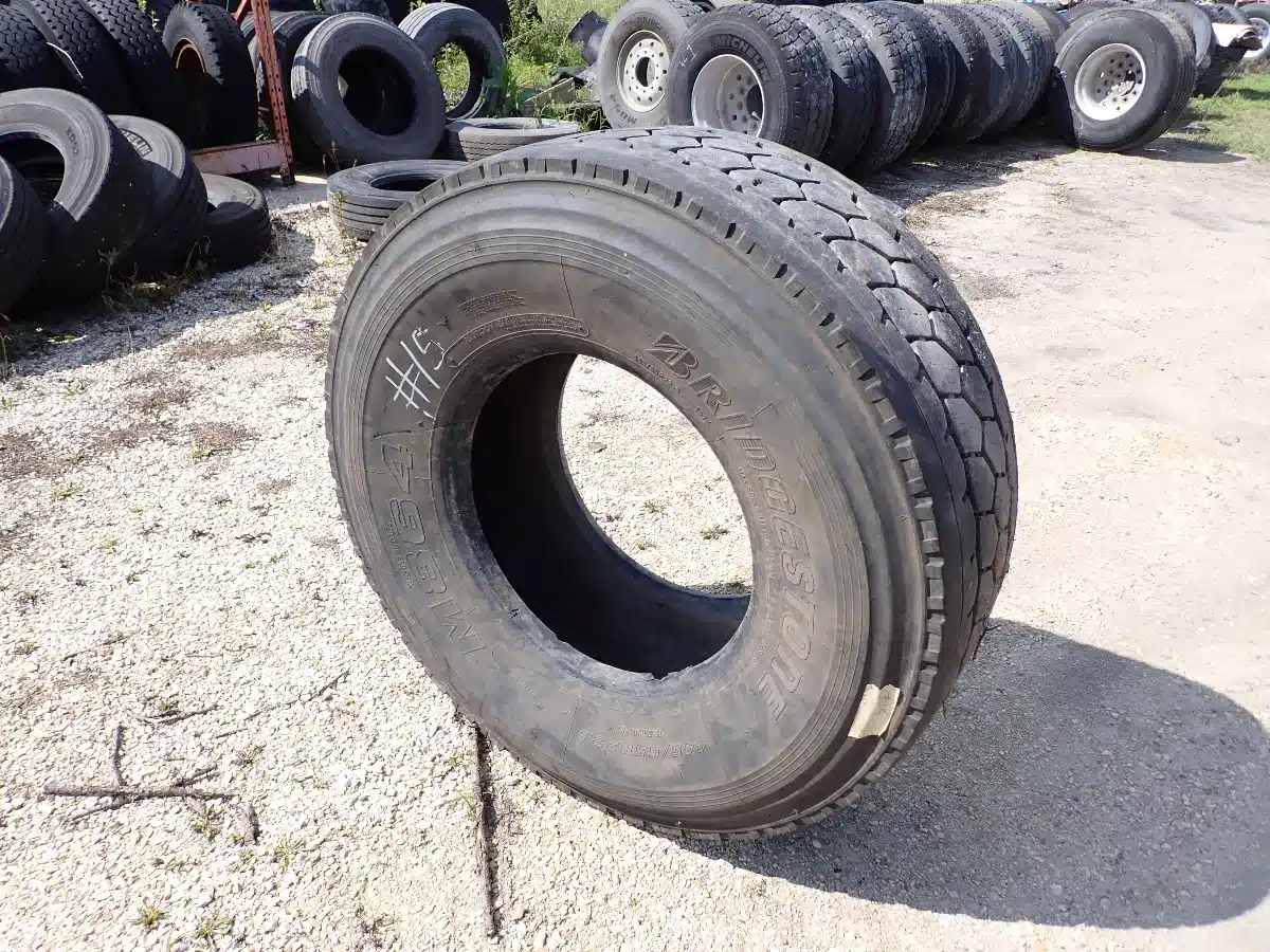 Gallery image 1 for Used Bridgestone 425/65R22.5 Super Single Tire Tires