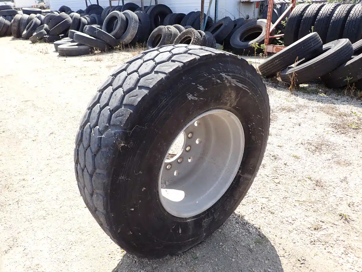 Gallery image 1 for Used Bridgestone 425/65R22.5 Super Single Tire Tires & Rims