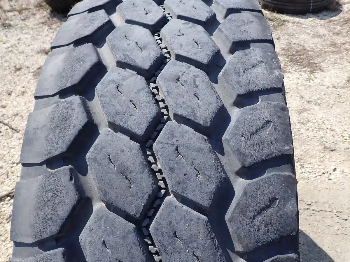 Gallery image 2 for Used Bridgestone 425/65R22.5 Super Single Tire Tires & Rims