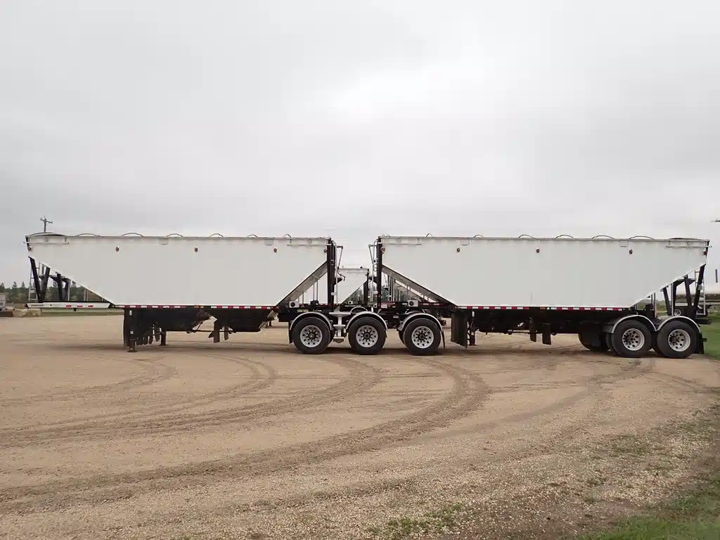 Gallery image 2 for Used 2015 Doepker SUPER-B Trailer - Hopper