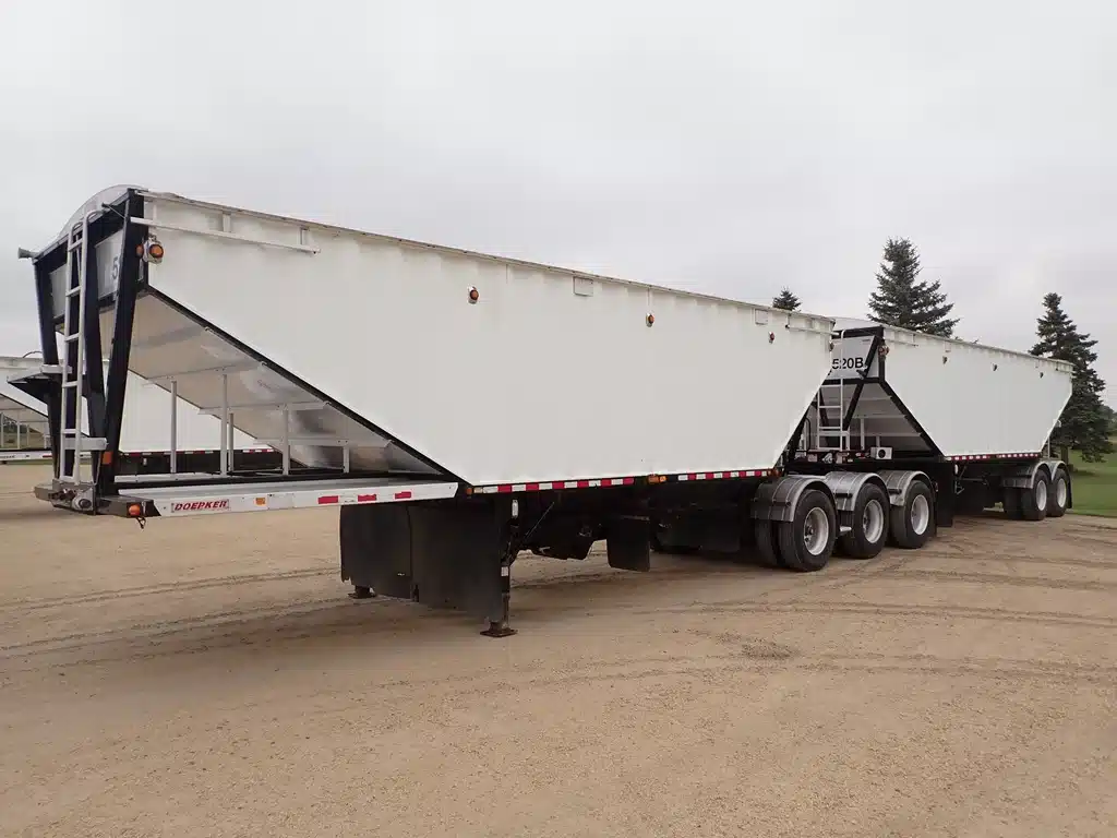 Gallery image 1 for Used 2015 Doepker SUPER-B Trailer - Hopper