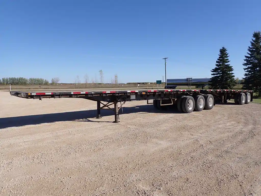 Used 1995 Doepker 32FT/28FT Super B Trailer - Flat Deck
