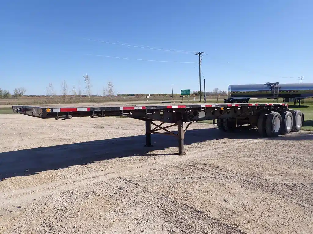 Used 1995 Doepker 32ft Super-B Lead Trailer - Flat Deck