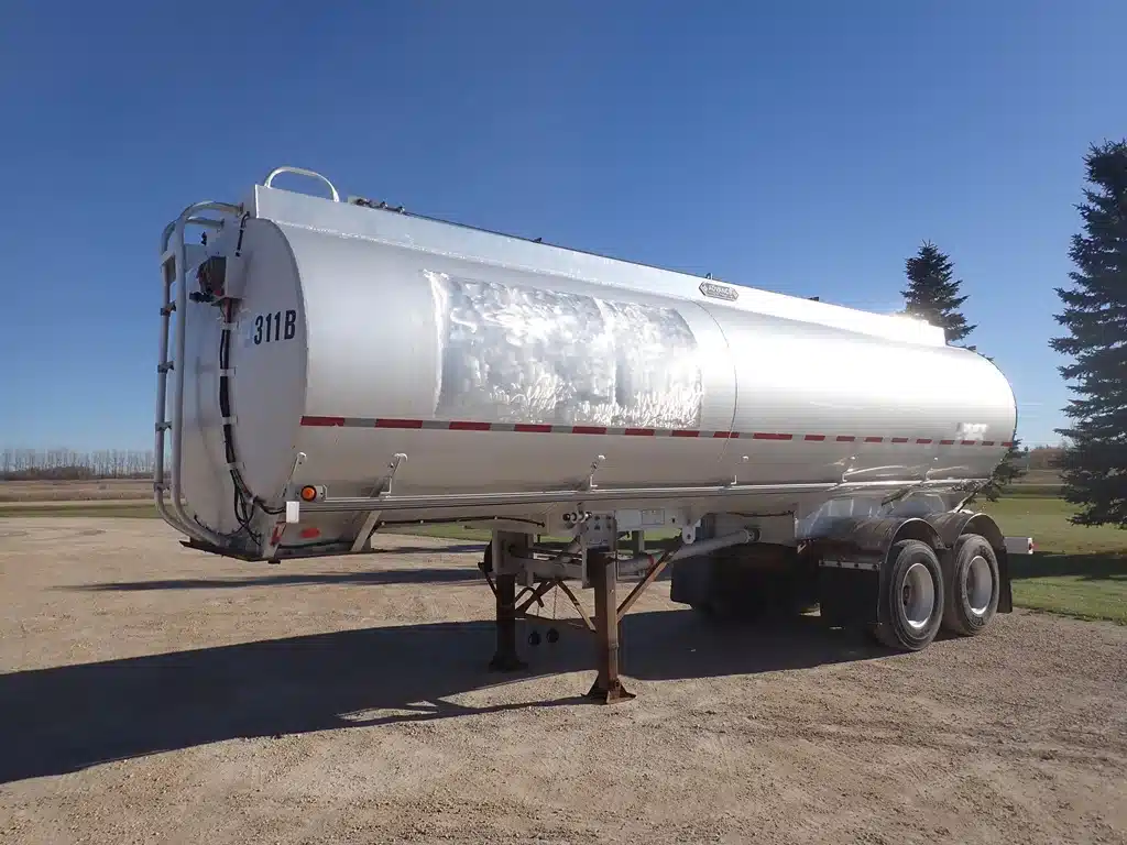 Used 1995 Advance 29FT Tandem Aluminum Trailer - Tanker