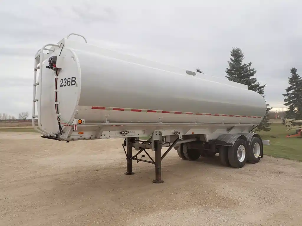 Used 1995 Advance 29FT Tandem Aluminum Trailer - Tanker