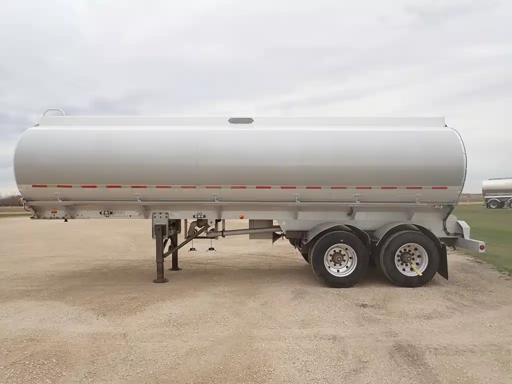 Gallery image 2 for 1995 Advance 29FT Tandem Aluminum Trailer - Tanker