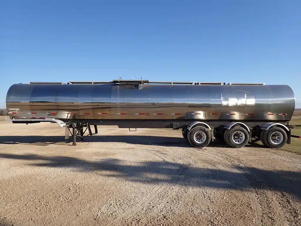Gallery image 2 for Used 1994 Krohnert TRIDEM STAINLESS Trailer - Tanker
