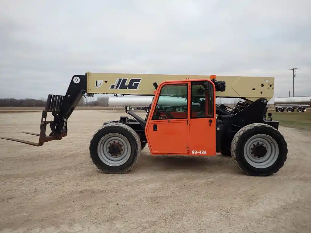 Gallery image 2 for Used 2013 JLG G9-43A TeleHandler