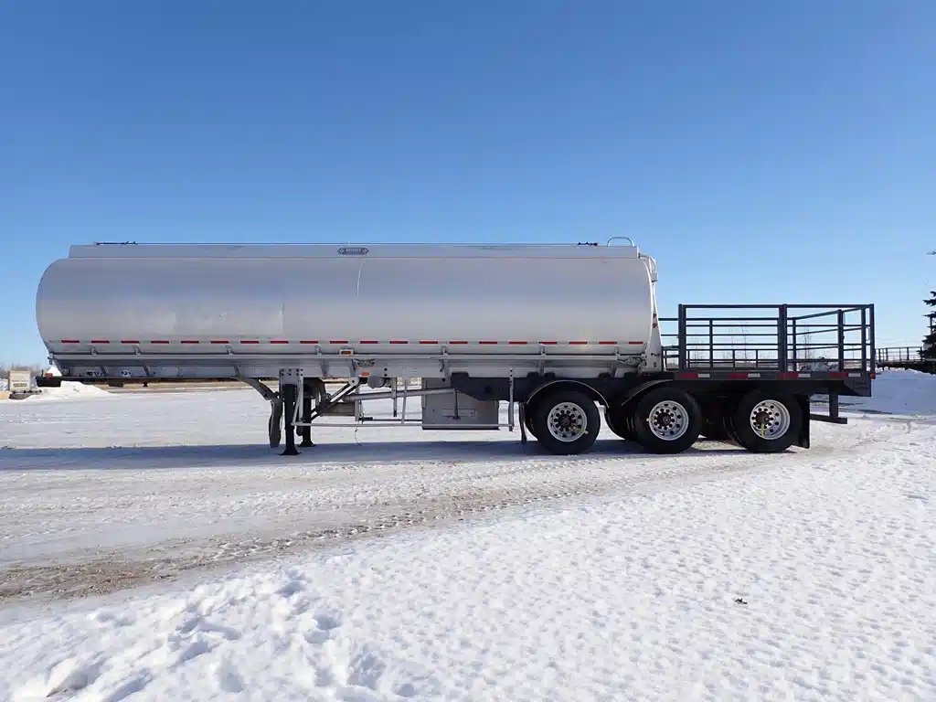 2002 Advance Tridem Aluminum Tanker Deck Trailer - Tanker