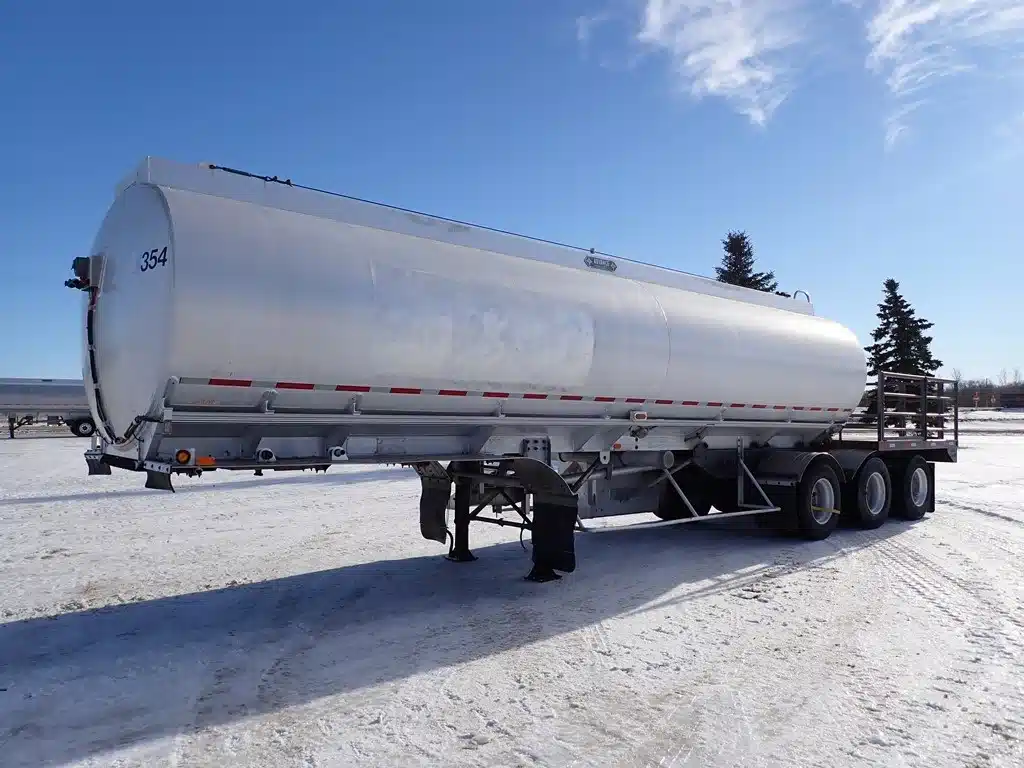 Gallery image 2 for 2002 Advance Tridem Aluminum Tanker Deck Trailer - Tanker