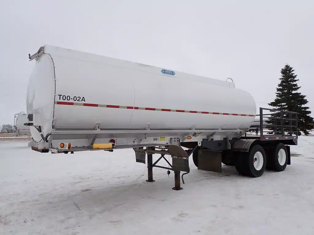 Gallery image 2 for 1999 Advance Tandem Aluminum Tanker Deck Trailer - Tanker