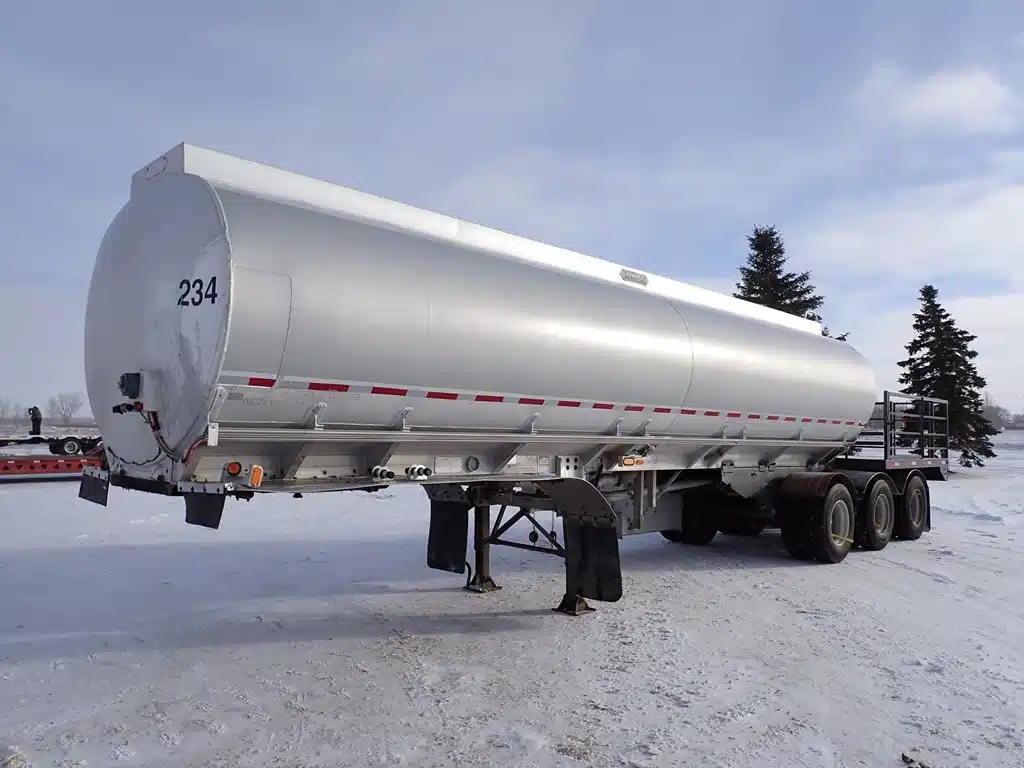 Gallery image 2 for 1995 Advance Tridem Aluminum Tank Deck Trailer - Tanker