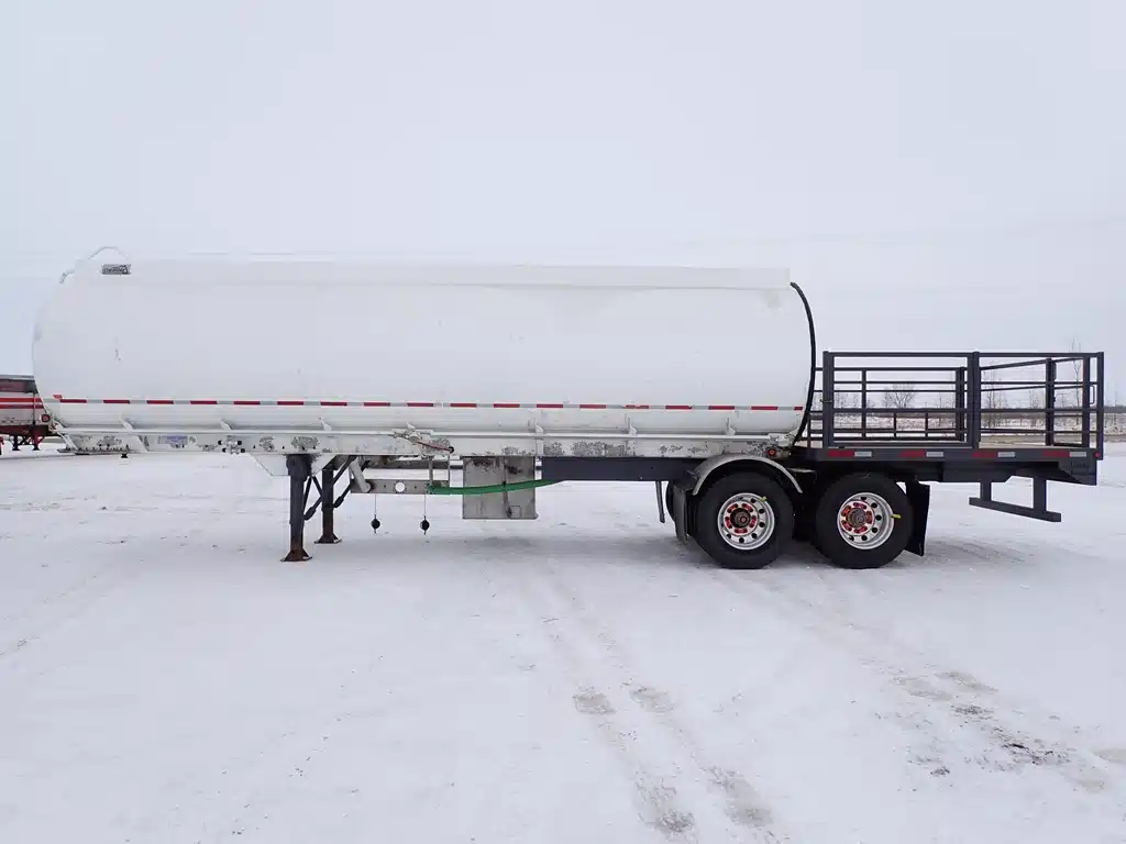 2006 Columbia Tandem Aluminum Tank Deck Trailer - Tanker
