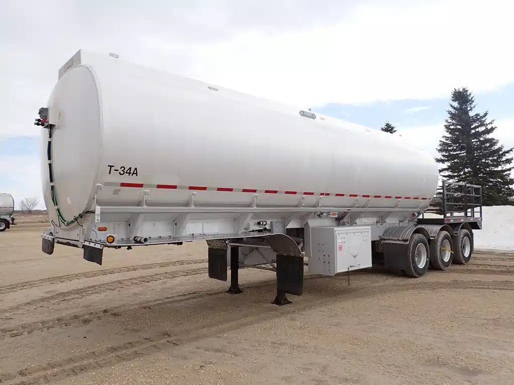 Gallery image 2 for 2008 Advance Tridem Aluminum Tank Deck Trailer - Tanker
