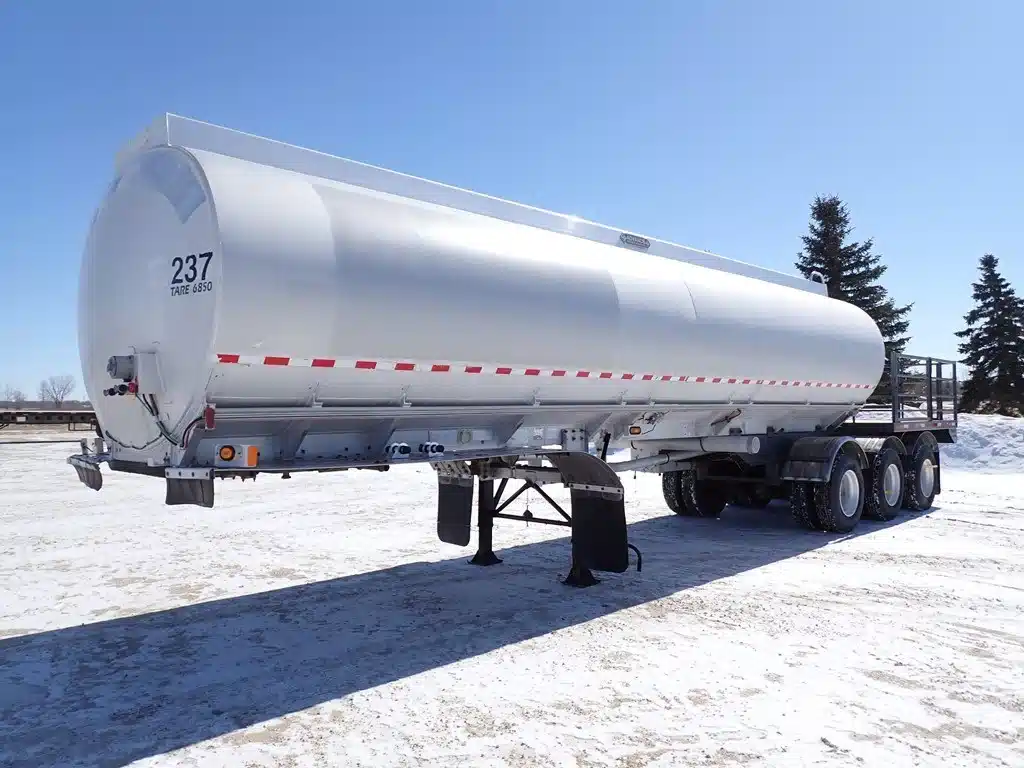 Gallery image 2 for 1995 Advance Tridem Aluminum Tank Deck Trailer - Tanker