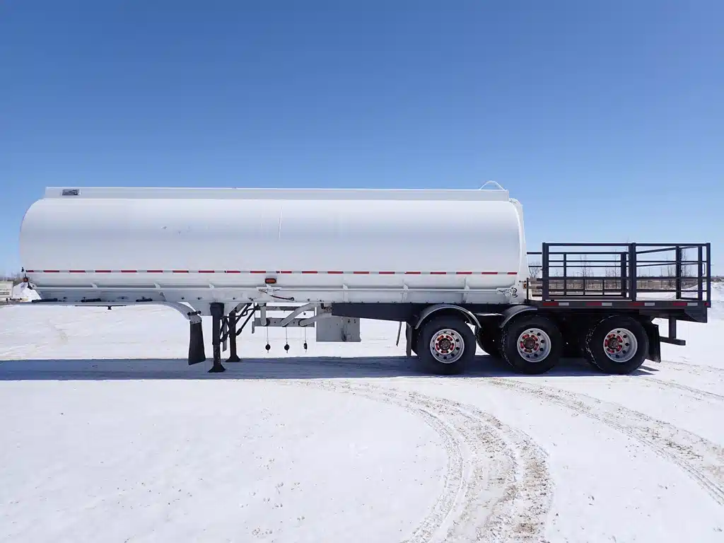 Photo de la Galerie 1 pour 2006 Columbia Tridem Aluminum Tanker Deck remorque - citerne