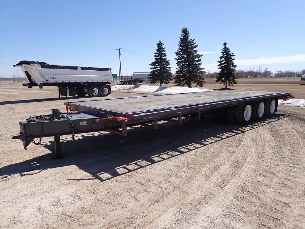 Gallery image 1 for 1999 Trailtech 32FT 35Ton Tridem Trailer - Lowbed