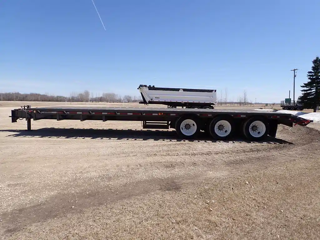 Gallery image 2 for 1999 Trailtech 32FT 35Ton Tridem Trailer - Lowbed