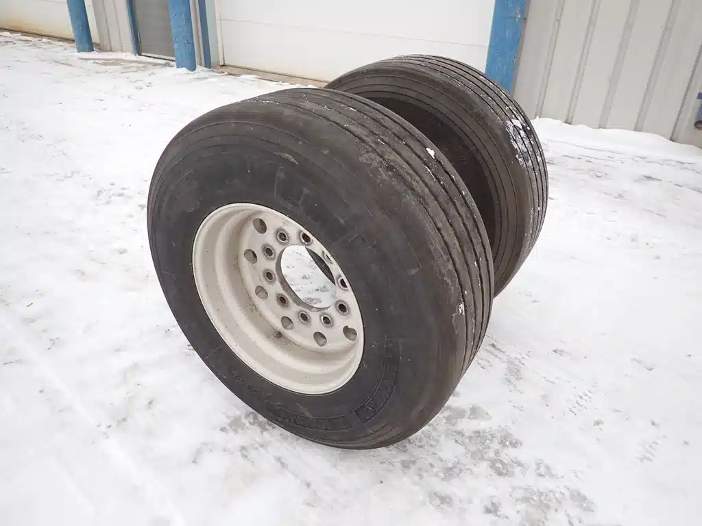 Gallery image 1 for Michelin 385/65R22.5 Super Single Tires & Rims