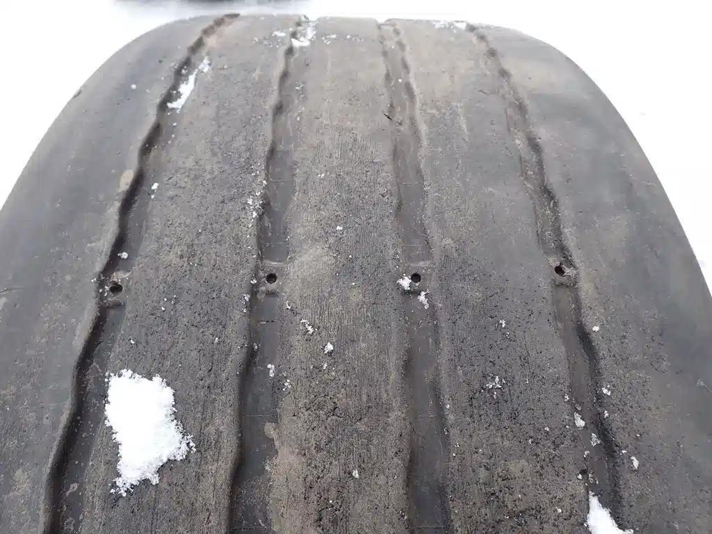 Gallery image 2 for Michelin 385/65R22.5 Super Single Tires & Rims