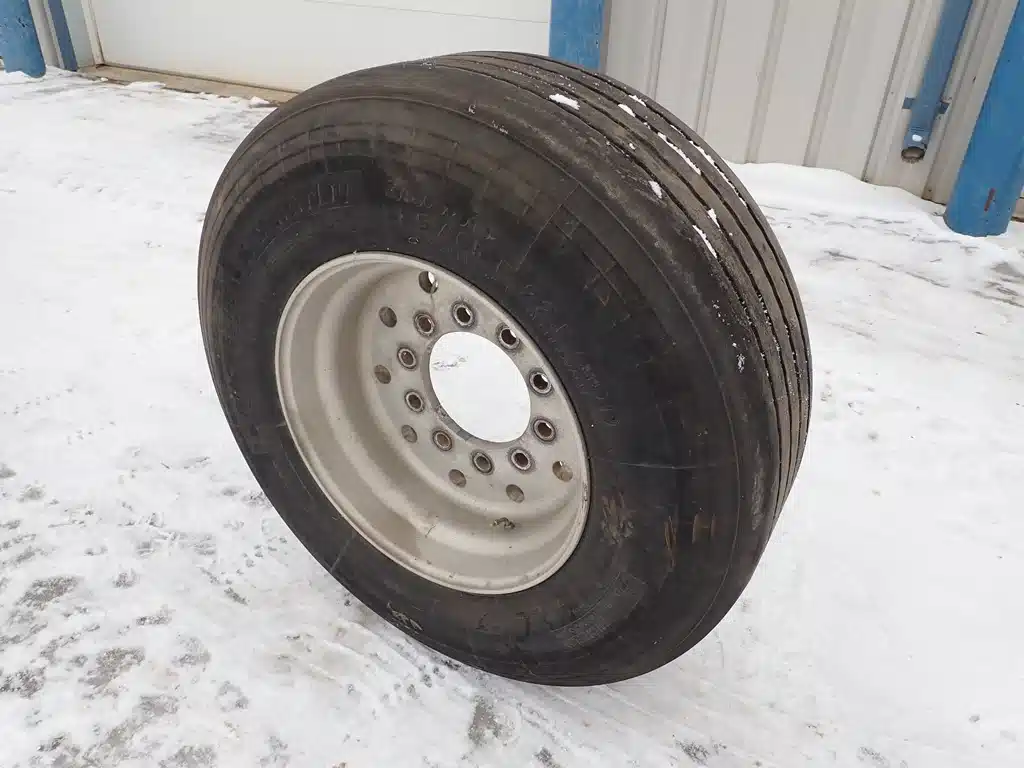 Gallery image 1 for Michelin 385/65R22.5 Super Single Tires & Rims