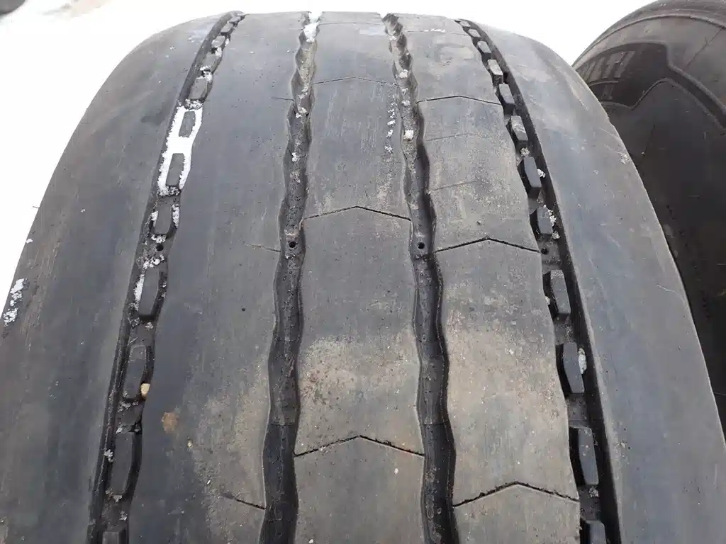 Gallery image 2 for Michelin 385/65R22.5 Super Single Tires & Rims