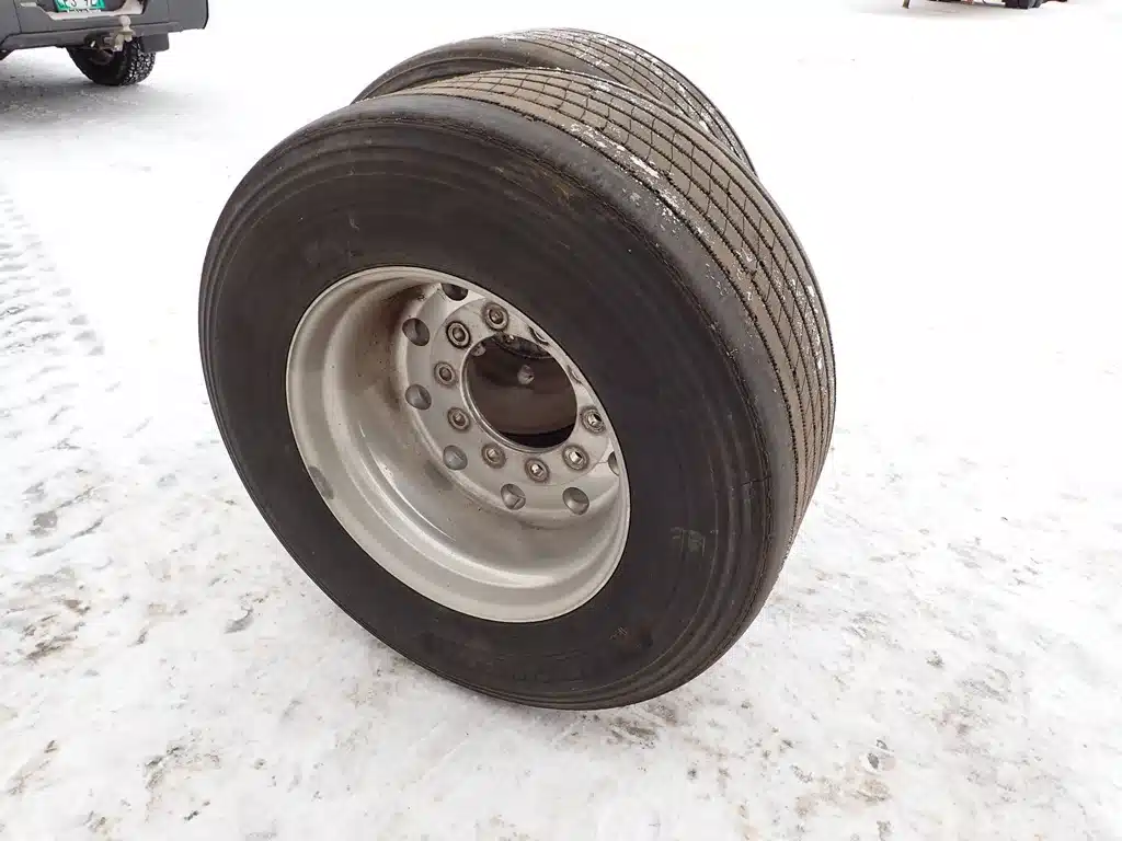 Photo de la Galerie 1 pour Michelin 445/50R22.5 Super Single Pneus et roues