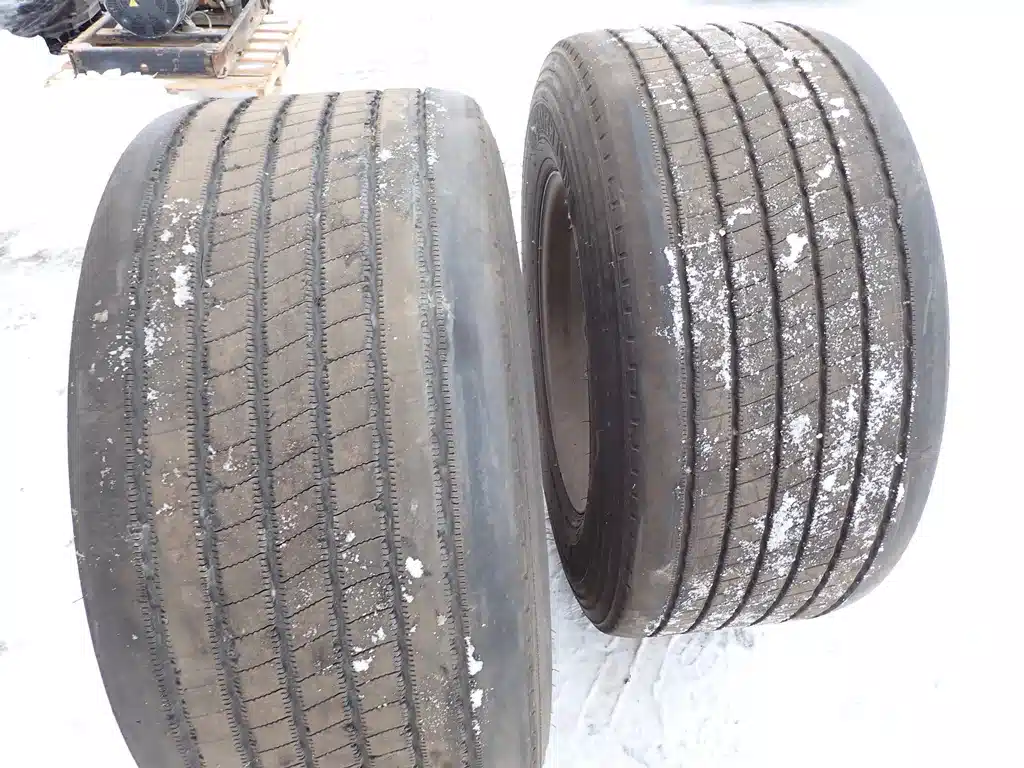 Photo de la Galerie 2 pour Michelin 445/50R22.5 Super Single Pneus et roues