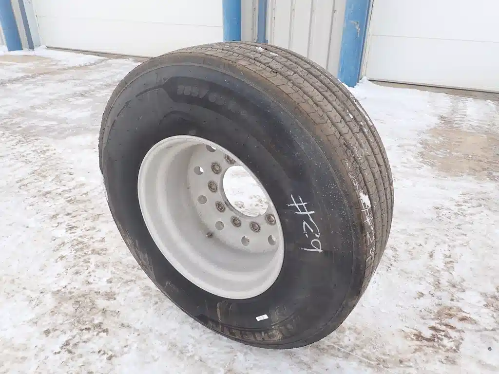 Gallery image 1 for Michelin 385/65R22.5 Super Single Tires & Rims