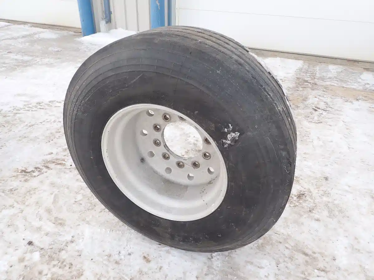 Gallery image 1 for Michelin 385/65R22.5 Super Single Tires & Rims