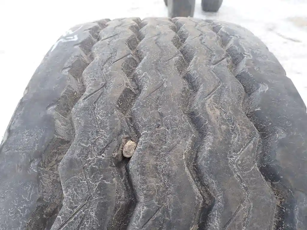 Photo de la Galerie 2 pour Bridgestone 385/65R22.5 Super Single Pneus et roues