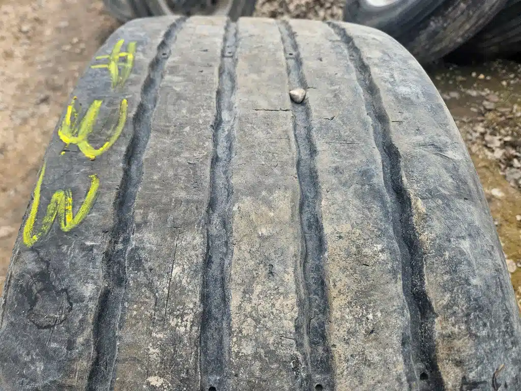 Gallery image 2 for Michelin 385/65R22.5 Super Single Tires & Rims