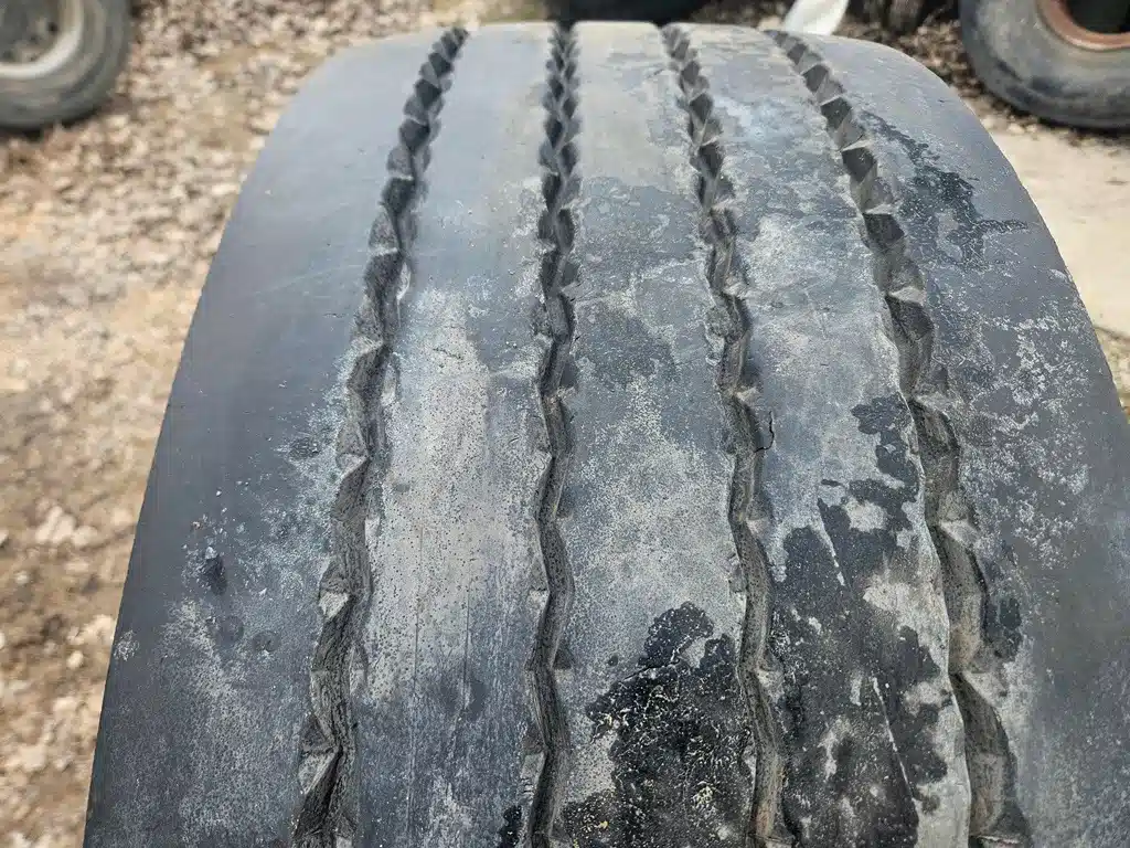 Photo de la Galerie 2 pour Continental 385/65R22.5 Super Single Pneus et roues