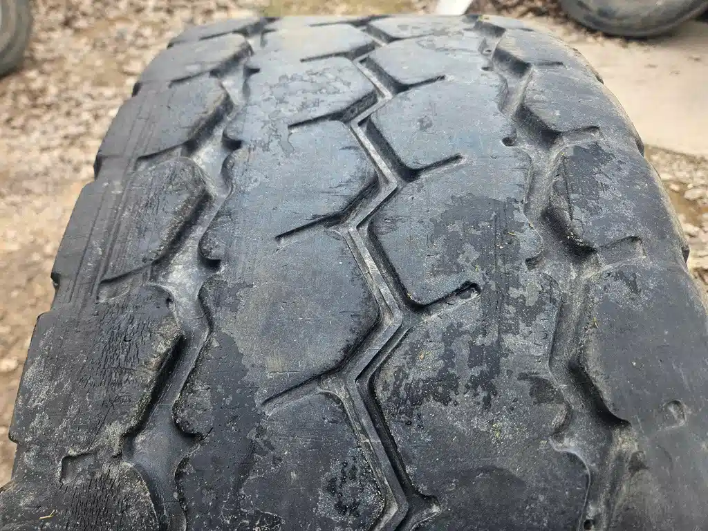 Gallery image 2 for Michelin 385/65R22.5 Super Single Tires & Rims
