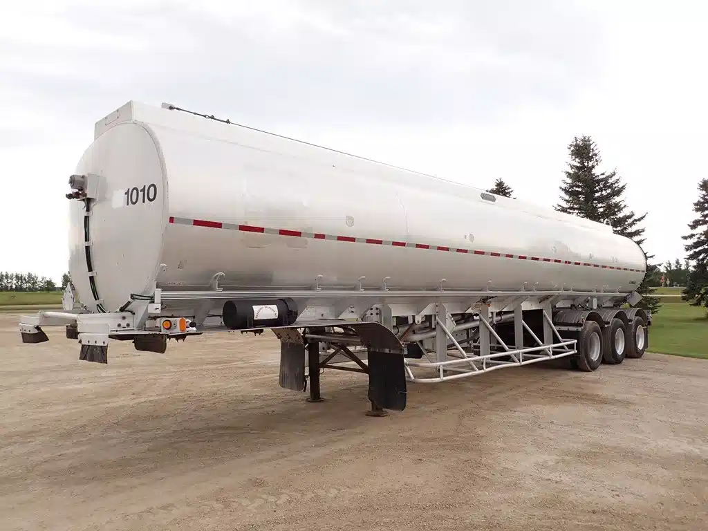 Gallery image 1 for 1996 Advance 45FT Tridem Aluminum Trailer - Tanker