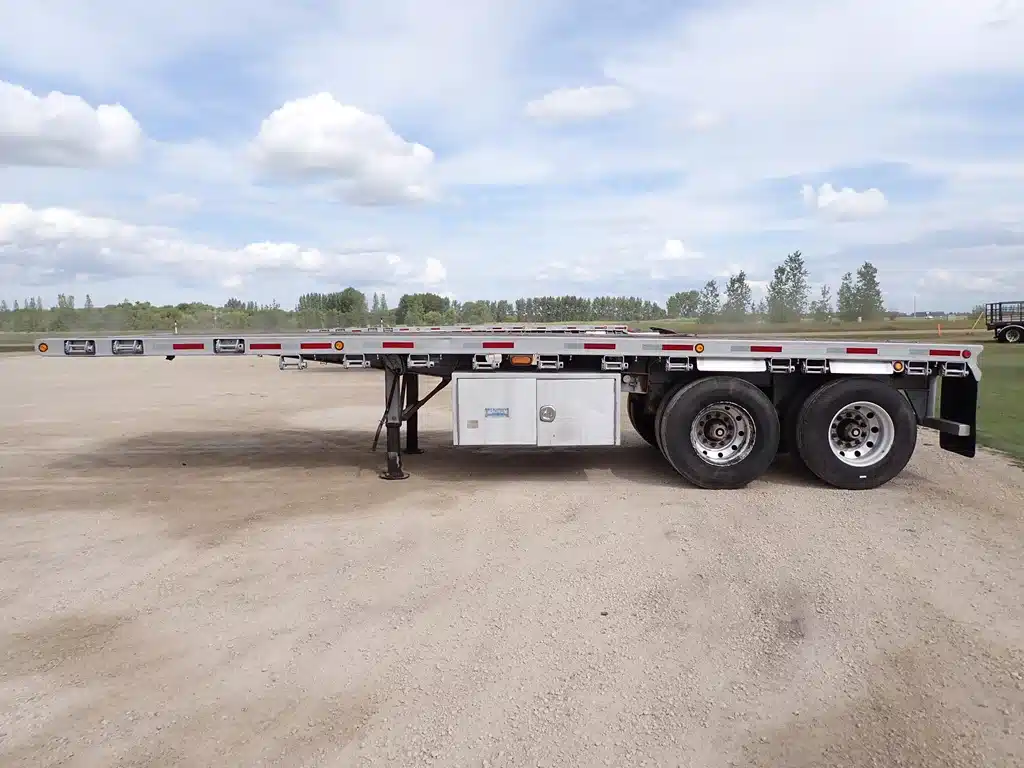 Gallery image 2 for 1999 Magnum Trailer 28FT Super-B Pup Trailer - Flat Deck