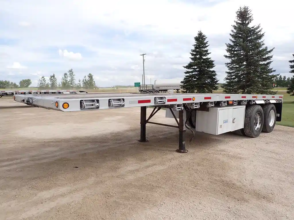Gallery image 1 for 1999 Magnum Trailer 28FT Super-B Pup Trailer - Flat Deck