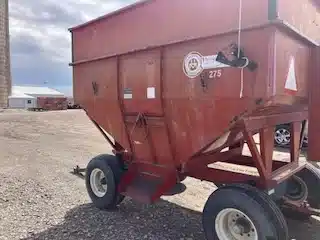 Gallery image 1 for Used Unverferth 275 bu V-Box Wagon