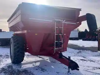 Used 2005 E-Z Trail 710 - 700 bu Grain Cart