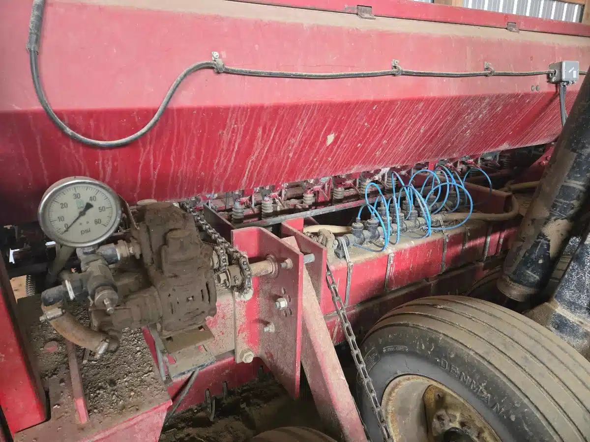 Gallery image 2 for Used Case IH 5400 - 15' w 7.5" spacing Drill