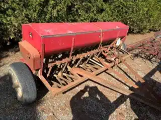 Photo de la Galerie 1 pour Massey Ferguson MF 33 15 Run Grain Semoir
