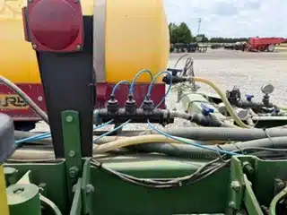 Gallery image 2 for 1998 John Deere 1750 8RN Planter