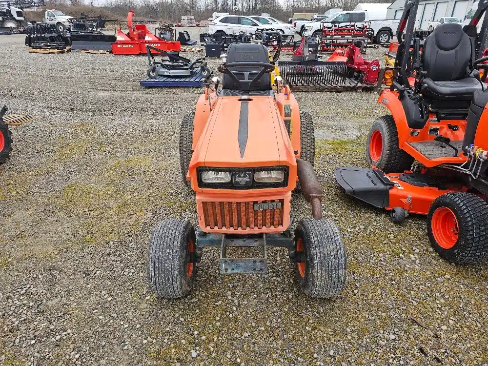 Gallery image 2 for Used Kubota B6200 Tractor