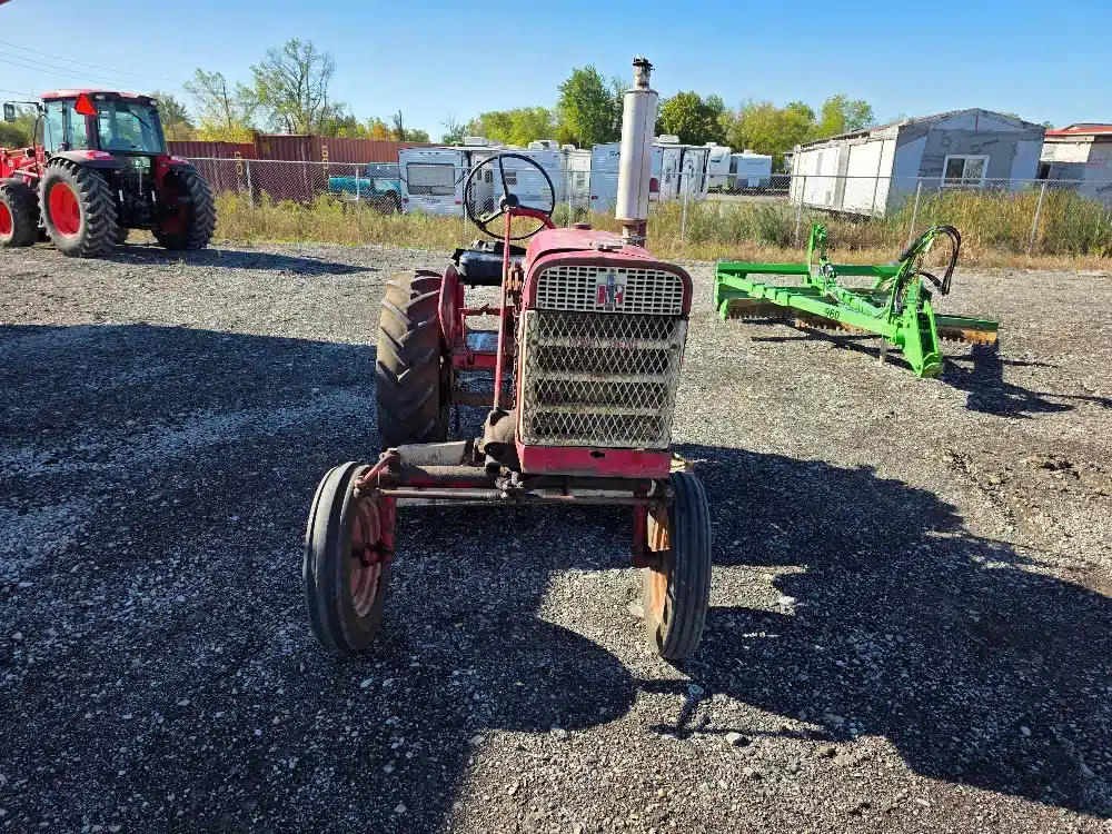 Gallery image 2 for Used Farmall 140 Tractor