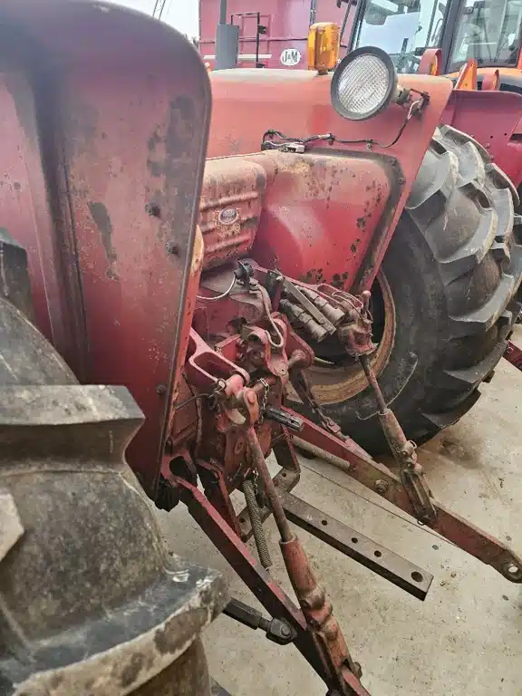 Gallery image 2 for International 584 Tractor