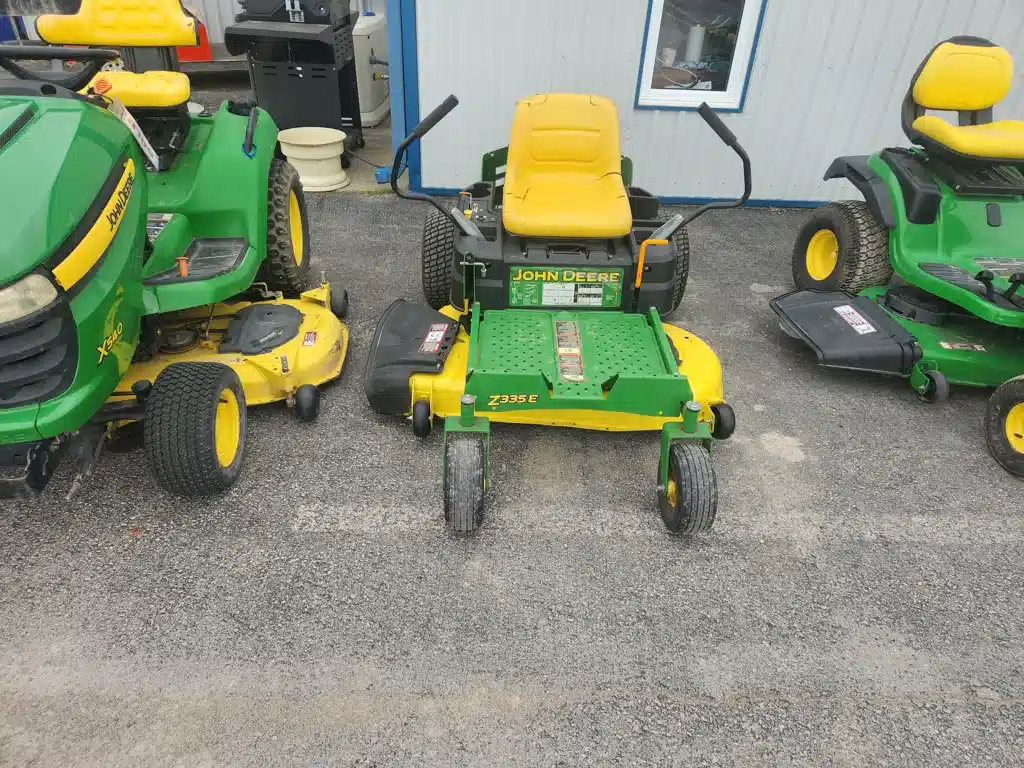 Gallery image 2 for 2017 John Deere Z335E Mower - Zero Turn