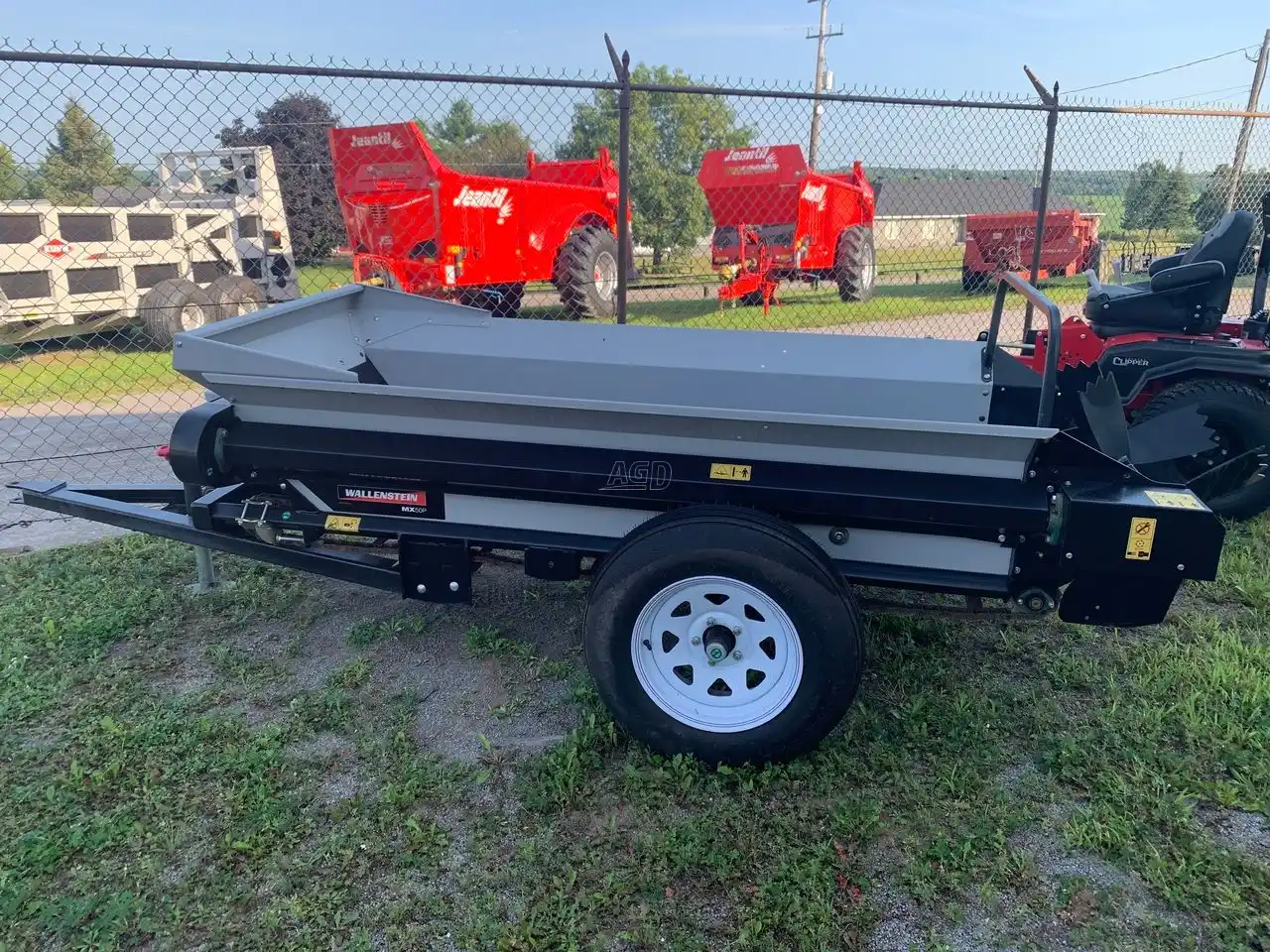 Gallery image 1 for Used Wallenstein MX50P Manure Spreader